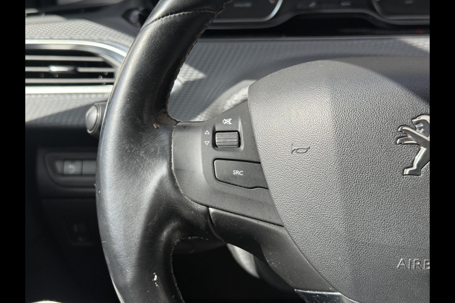 Peugeot 208 1.2 PureTech Blue Lease Executive 2e Eigenaar|Navi|Carplay|D-riem vv in 2025|Trekhaak|PDC|Clima|N.A.P|APK tot 02-2027