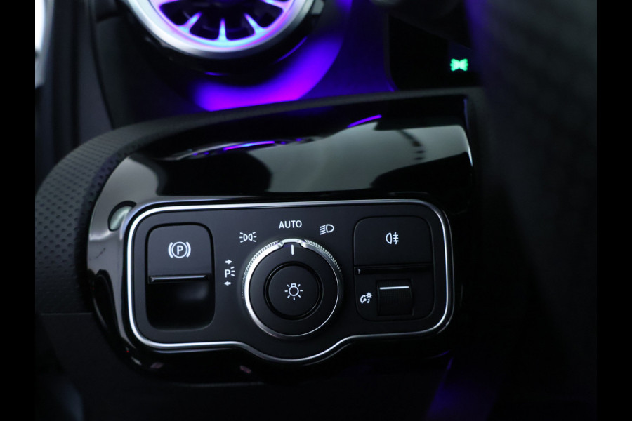 Mercedes-Benz A-Klasse 250 e Plug-In Hybride AMG Sportpakket | Sfeerverlichting | Keyless Go | Parkeerpakket met Camera | CarPlay | Inclusief 24 maanden Mercedes-Benz Certified garantie voor Europa. garage-sale