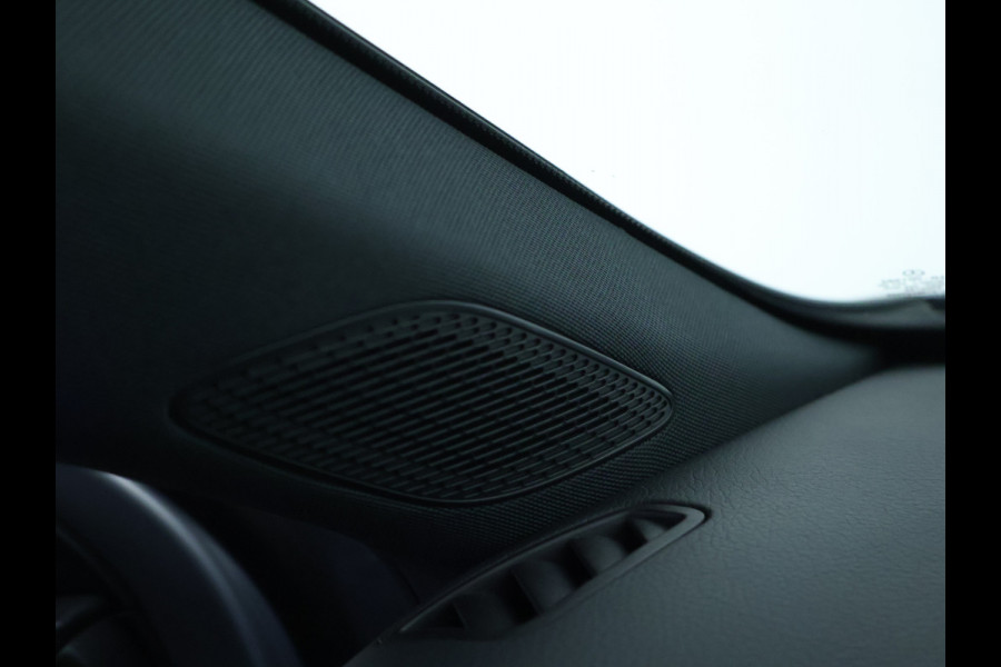 Mercedes-Benz A-Klasse 250 e Plug-In Hybride AMG Sportpakket | Sfeerverlichting | Keyless Go | Parkeerpakket met Camera | CarPlay | Inclusief 24 maanden Mercedes-Benz Certified garantie voor Europa. garage-sale
