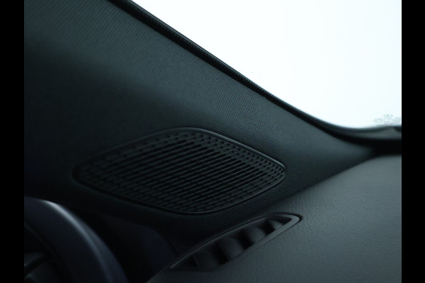 Mercedes-Benz A-Klasse 250 e Plug-In Hybride AMG Sportpakket | Sfeerverlichting | Keyless Go | Parkeerpakket met Camera | CarPlay | Inclusief 24 maanden Mercedes-Benz Certified garantie voor Europa. garage-sale