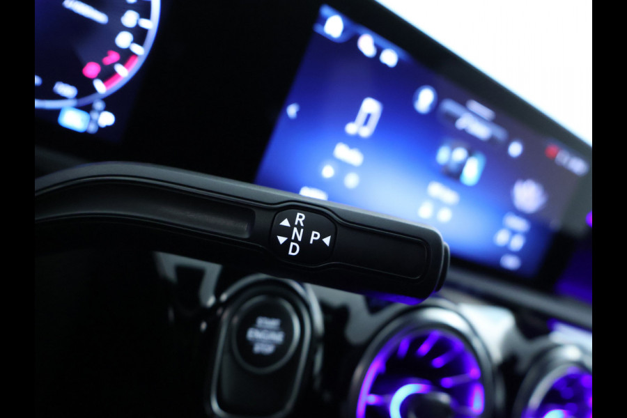 Mercedes-Benz A-Klasse 250 e Plug-In Hybride AMG Sportpakket | Sfeerverlichting | Keyless Go | Parkeerpakket met Camera | CarPlay | Inclusief 24 maanden Mercedes-Benz Certified garantie voor Europa. garage-sale