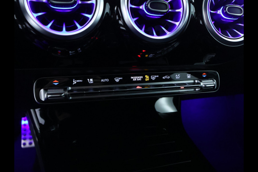 Mercedes-Benz A-Klasse 250 e Plug-In Hybride AMG Sportpakket | Sfeerverlichting | Keyless Go | Parkeerpakket met Camera | CarPlay | Inclusief 24 maanden Mercedes-Benz Certified garantie voor Europa. garage-sale