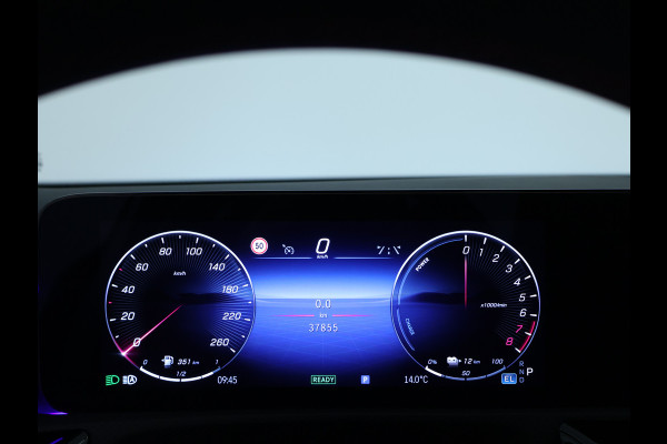 Mercedes-Benz A-Klasse 250 e Plug-In Hybride AMG Sportpakket | Sfeerverlichting | Keyless Go | Parkeerpakket met Camera | CarPlay | Inclusief 24 maanden Mercedes-Benz Certified garantie voor Europa. garage-sale