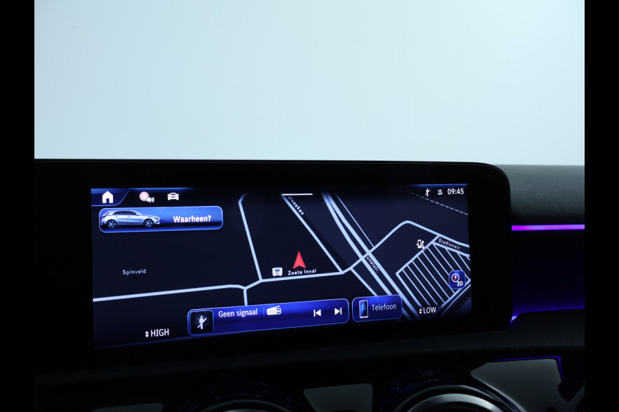 Mercedes-Benz A-Klasse 250 e Plug-In Hybride AMG Sportpakket | Sfeerverlichting | Keyless Go | Parkeerpakket met Camera | CarPlay | Inclusief 24 maanden Mercedes-Benz Certified garantie voor Europa. garage-sale