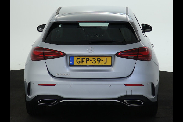 Mercedes-Benz A-Klasse 250 e Plug-In Hybride AMG Sportpakket | Sfeerverlichting | Keyless Go | Parkeerpakket met Camera | CarPlay | Inclusief 24 maanden Mercedes-Benz Certified garantie voor Europa. garage-sale