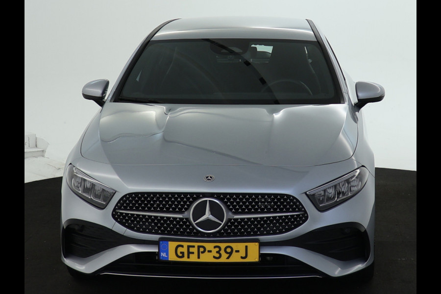 Mercedes-Benz A-Klasse 250 e Plug-In Hybride AMG Sportpakket | Sfeerverlichting | Keyless Go | Parkeerpakket met Camera | CarPlay | Inclusief 24 maanden Mercedes-Benz Certified garantie voor Europa. garage-sale