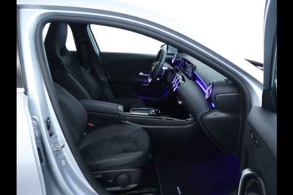 Mercedes-Benz A-Klasse 250 e Plug-In Hybride AMG Sportpakket | Sfeerverlichting | Keyless Go | Parkeerpakket met Camera | CarPlay | Inclusief 24 maanden Mercedes-Benz Certified garantie voor Europa. garage-sale