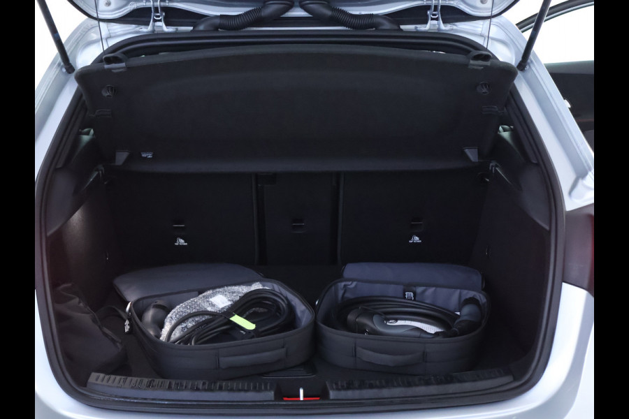 Mercedes-Benz A-Klasse 250 e Plug-In Hybride AMG Sportpakket | Sfeerverlichting | Keyless Go | Parkeerpakket met Camera | CarPlay | Inclusief 24 maanden Mercedes-Benz Certified garantie voor Europa. garage-sale