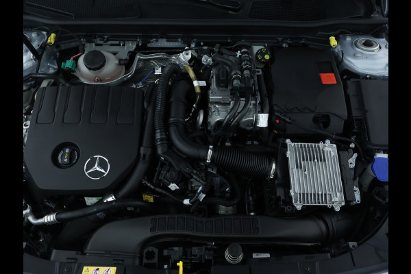 Mercedes-Benz A-Klasse 250 e Plug-In Hybride AMG Sportpakket | Sfeerverlichting | Keyless Go | Parkeerpakket met Camera | CarPlay | Inclusief 24 maanden Mercedes-Benz Certified garantie voor Europa. garage-sale