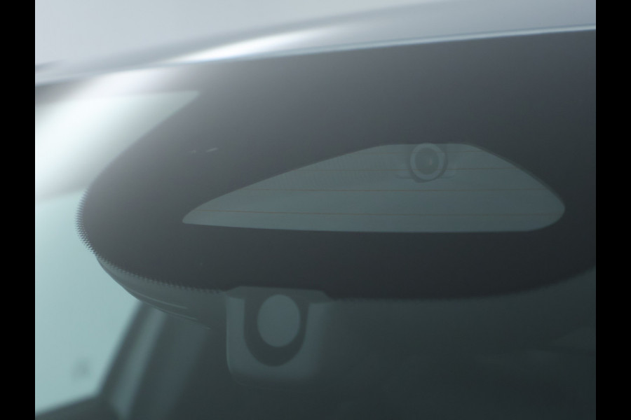 Mercedes-Benz A-Klasse 250 e Plug-In Hybride AMG Sportpakket | Sfeerverlichting | Keyless Go | Parkeerpakket met Camera | CarPlay | Inclusief 24 maanden Mercedes-Benz Certified garantie voor Europa. garage-sale