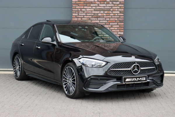 Mercedes-Benz C-Klasse 300 e 4MATIC AMG Line | Distronic+ | Massage | Burmester | Panoramadak | Memory | Digital Light | HUD | Surround Camera | Augmented Reality | Verwarmd Stuurwiel |