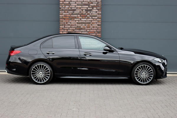 Mercedes-Benz C-Klasse 300 e 4MATIC AMG Line | Distronic+ | Massage | Burmester | Panoramadak | Memory | Digital Light | HUD | Surround Camera | Augmented Reality | Verwarmd Stuurwiel |