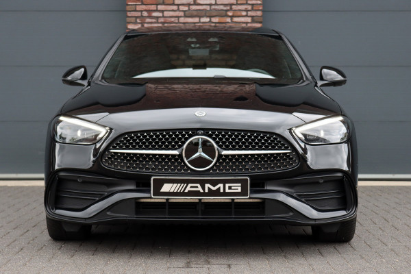 Mercedes-Benz C-Klasse 300 e 4MATIC AMG Line | Distronic+ | Massage | Burmester | Panoramadak | Memory | Digital Light | HUD | Surround Camera | Augmented Reality | Verwarmd Stuurwiel |