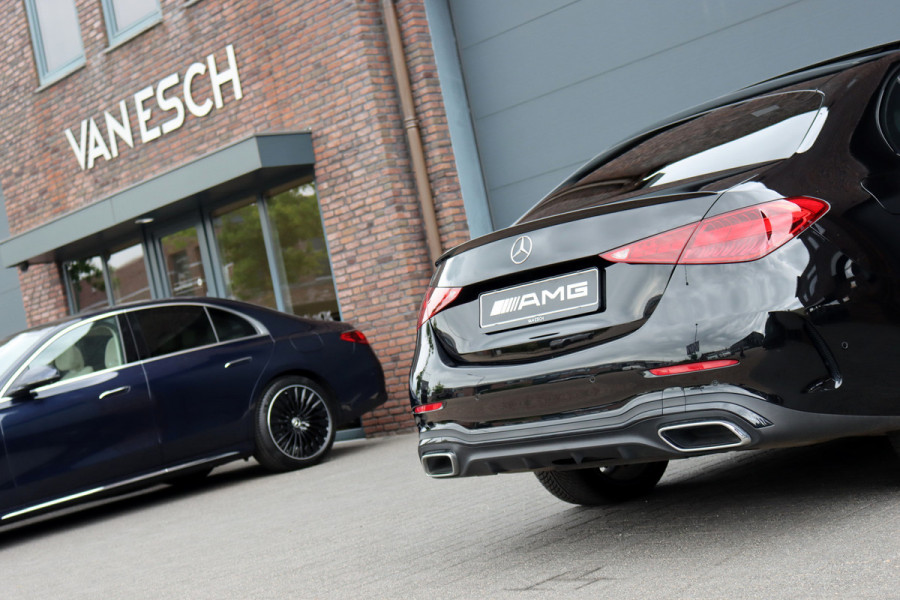 Mercedes-Benz C-Klasse 300 e 4MATIC AMG Line | Distronic+ | Massage | Burmester | Panoramadak | Memory | Digital Light | HUD | Surround Camera | Augmented Reality | Verwarmd Stuurwiel |