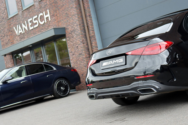 Mercedes-Benz C-Klasse 300 e 4MATIC AMG Line | Distronic+ | Massage | Burmester | Panoramadak | Memory | Digital Light | HUD | Surround Camera | Augmented Reality | Verwarmd Stuurwiel |