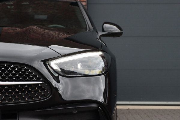 Mercedes-Benz C-Klasse 300 e 4MATIC AMG Line | Distronic+ | Massage | Burmester | Panoramadak | Memory | Digital Light | HUD | Surround Camera | Augmented Reality | Verwarmd Stuurwiel |