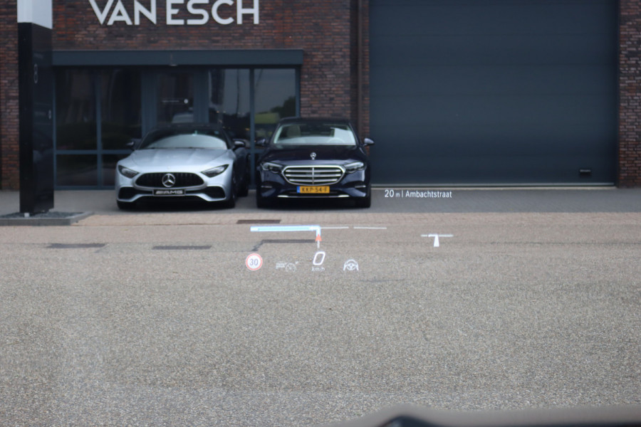 Mercedes-Benz C-Klasse 300 e 4MATIC AMG Line | Distronic+ | Massage | Burmester | Panoramadak | Memory | Digital Light | HUD | Surround Camera | Augmented Reality | Verwarmd Stuurwiel |
