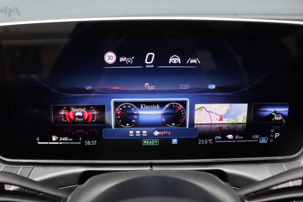 Mercedes-Benz C-Klasse 300 e 4MATIC AMG Line | Distronic+ | Massage | Burmester | Panoramadak | Memory | Digital Light | HUD | Surround Camera | Augmented Reality | Verwarmd Stuurwiel |