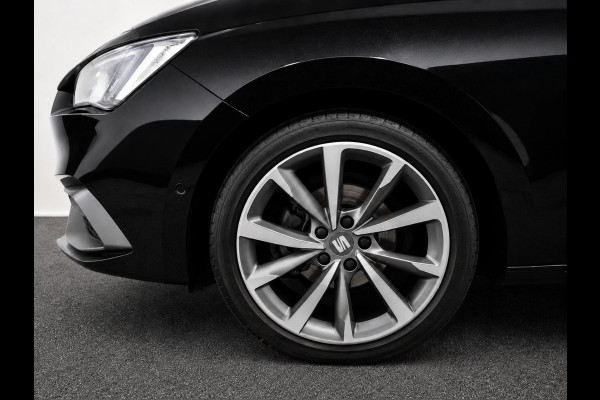 Seat Leon 1.0 eTSI FR Business Intense Matrix LED Adaptive Cruise Park Assist Virtual Cockpit 10" navigatie 18" Velgen Side Assist/uitparkeerhulp