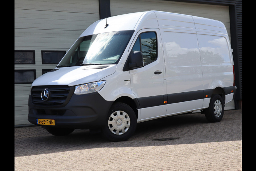 Mercedes-Benz eSprinter 320 81kWh L2H2 - Trekhaak - Cruise - MBUX - 2025