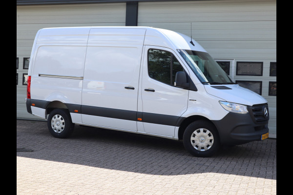Mercedes-Benz eSprinter 320 81kWh L2H2 - Trekhaak - Cruise - MBUX - 2025
