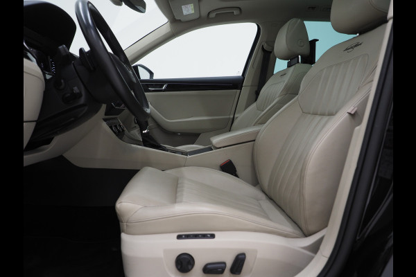 Škoda Superb Combi 1.4 TSI iV Laurin & Klement | Panoramadak | Leder | Trekhaak | Massage | Canton | Keyless | Adaptive Cruise