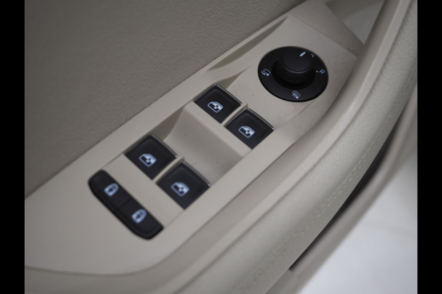 Škoda Superb Combi 1.4 TSI iV Laurin & Klement | Panoramadak | Leder | Trekhaak | Massage | Canton | Keyless | Adaptive Cruise