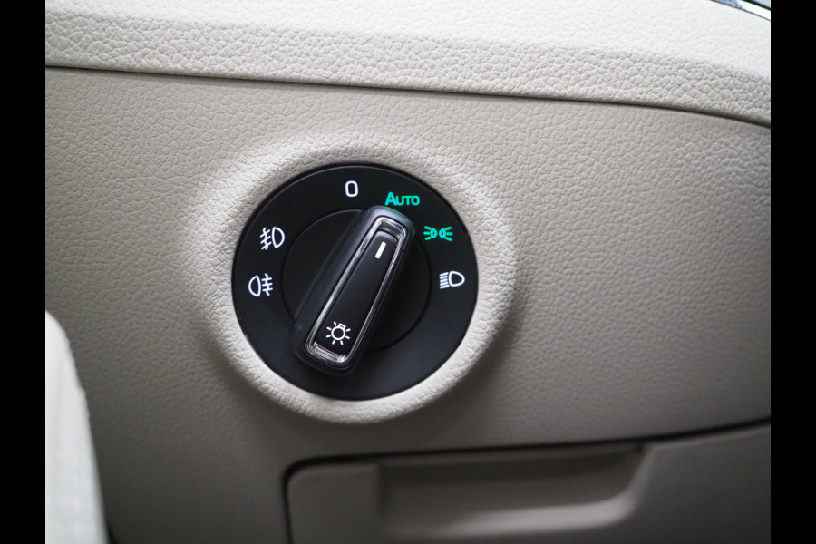 Škoda Superb Combi 1.4 TSI iV Laurin & Klement | Panoramadak | Leder | Trekhaak | Massage | Canton | Keyless | Adaptive Cruise
