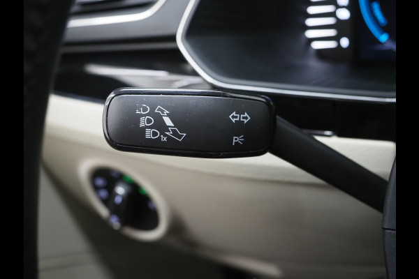 Škoda Superb Combi 1.4 TSI iV Laurin & Klement | Panoramadak | Leder | Trekhaak | Massage | Canton | Keyless | Adaptive Cruise