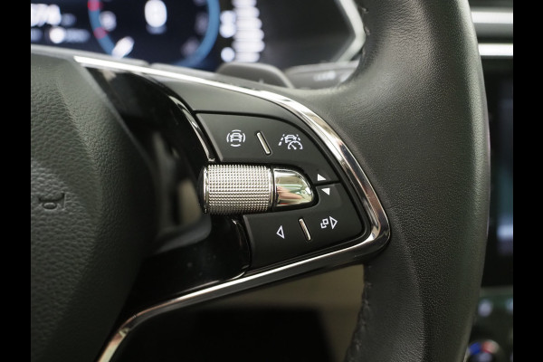 Škoda Superb Combi 1.4 TSI iV Laurin & Klement | Panoramadak | Leder | Trekhaak | Massage | Canton | Keyless | Adaptive Cruise