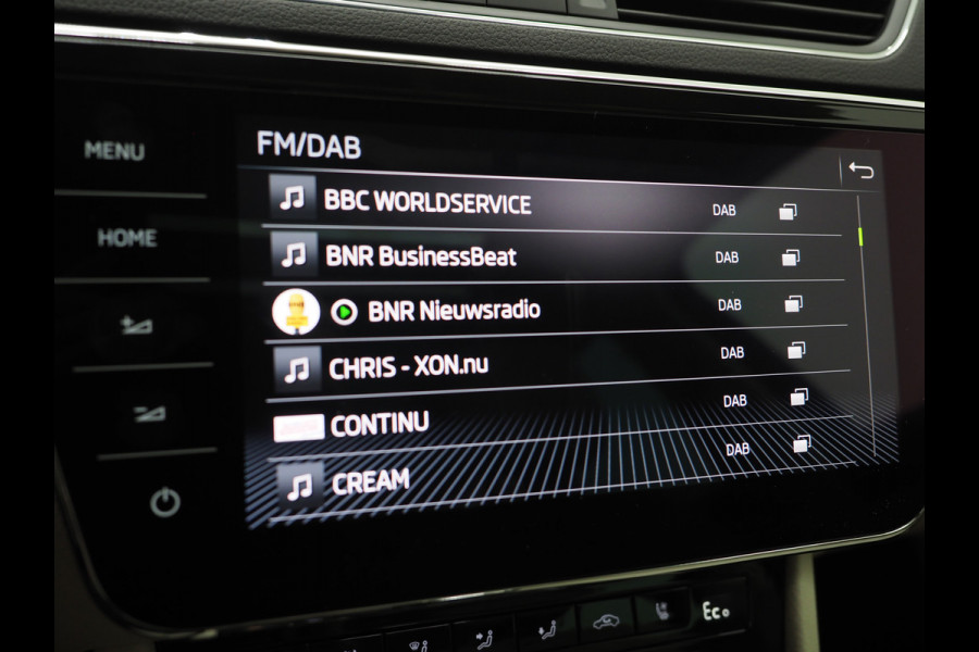 Škoda Superb Combi 1.4 TSI iV Laurin & Klement | Panoramadak | Leder | Trekhaak | Massage | Canton | Keyless | Adaptive Cruise