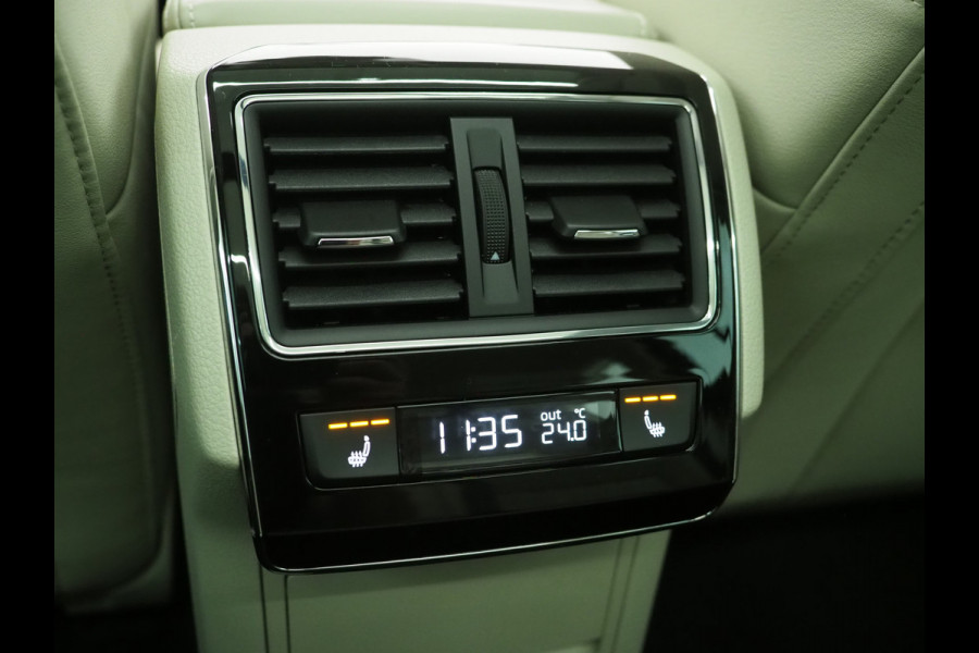 Škoda Superb Combi 1.4 TSI iV Laurin & Klement | Panoramadak | Leder | Trekhaak | Massage | Canton | Keyless | Adaptive Cruise