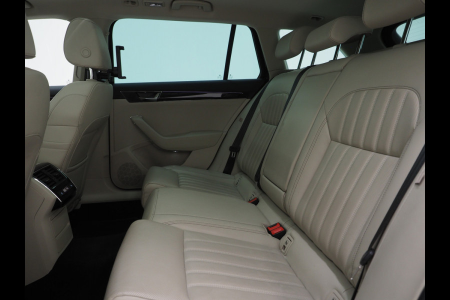 Škoda Superb Combi 1.4 TSI iV Laurin & Klement | Panoramadak | Leder | Trekhaak | Massage | Canton | Keyless | Adaptive Cruise
