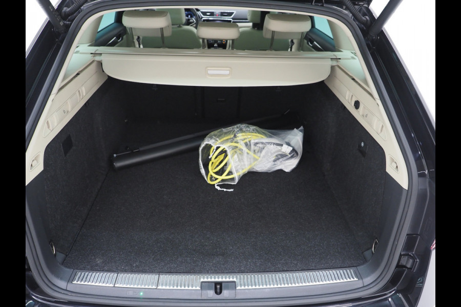 Škoda Superb Combi 1.4 TSI iV Laurin & Klement | Panoramadak | Leder | Trekhaak | Massage | Canton | Keyless | Adaptive Cruise