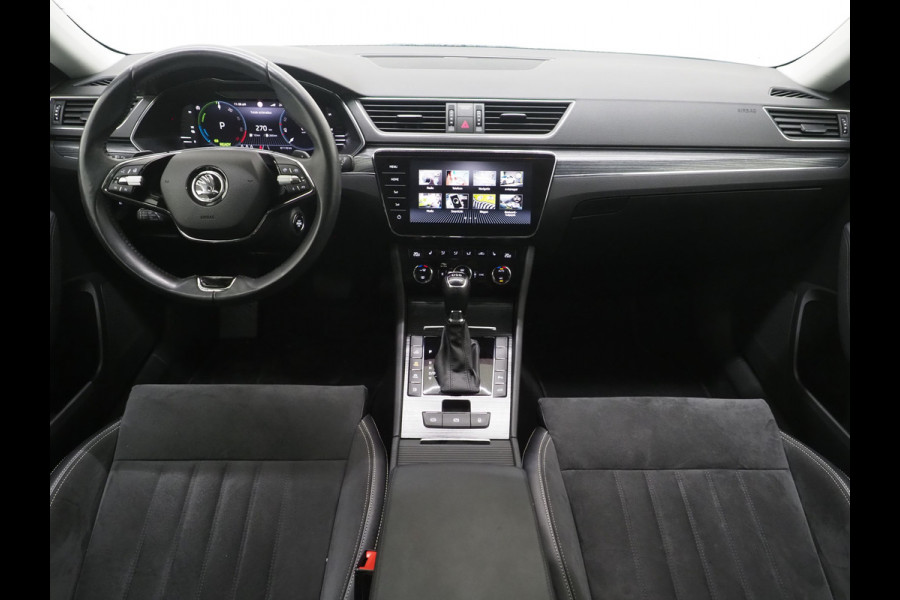 Škoda Superb Combi 1.4 TSI iV Style | Leder/Alcantara | Camera | Keyless | Memory | Virtual | Adaptive Cruise  | Sfeerlicht