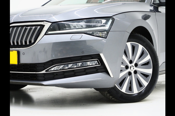 Škoda Superb Combi 1.4 TSI iV Style | Leder/Alcantara | Camera | Keyless | Memory | Virtual | Adaptive Cruise  | Sfeerlicht