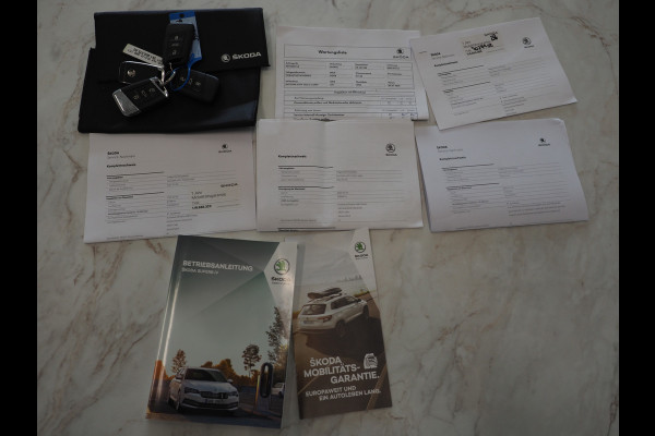 Škoda Superb Combi 1.4 TSI iV Style | Leder/Alcantara | Camera | Keyless | Memory | Virtual | Adaptive Cruise  | Sfeerlicht