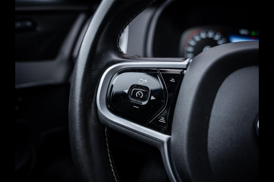 Volvo XC90 2.0 T8 Recharge AWD R-Design 7P - Long Range l Pano l Memory l Trekh l H/Kardon l 360cam
