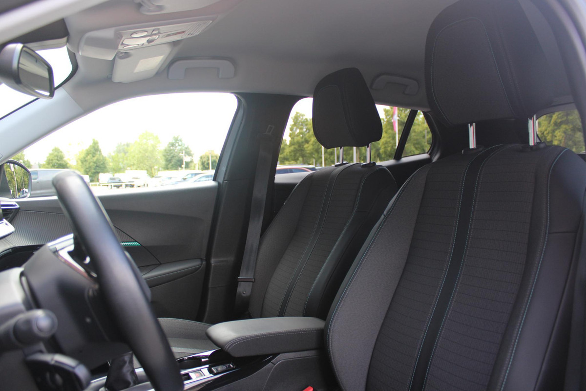 Peugeot 2008 1.2 100PK ALLURE PACK | AFNEEMBARE TREKHAAK | ACHTERUITRIJ CAMERA | NAVIGATIE | APPLE CARPLAY/ANDROID AUTO | CRUISE CONTROL | DAB+ RADIO | CLIMATE CONTROL | KEYLESS START | GETINTE RUITEN | ALL SEASON BANDEN |