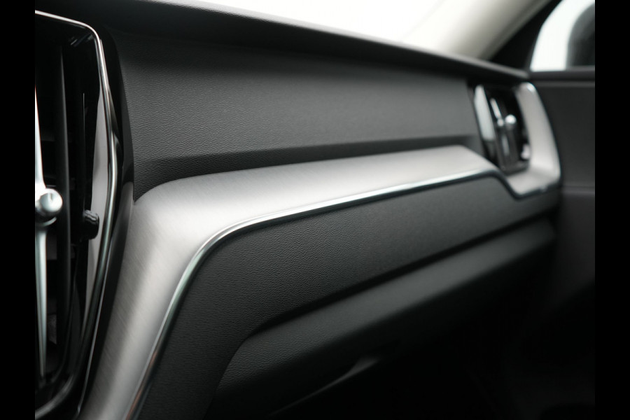 Volvo XC60 T6 AWD Inscription LONG RANGE PHEV 350pk | Panodak | Camera | Sportstoelen & Stuur Verwarmd | Google Assistent | Keyless | Apple Carplay | Virtual | Cruise Control | DAB | Plug In Hybrid |