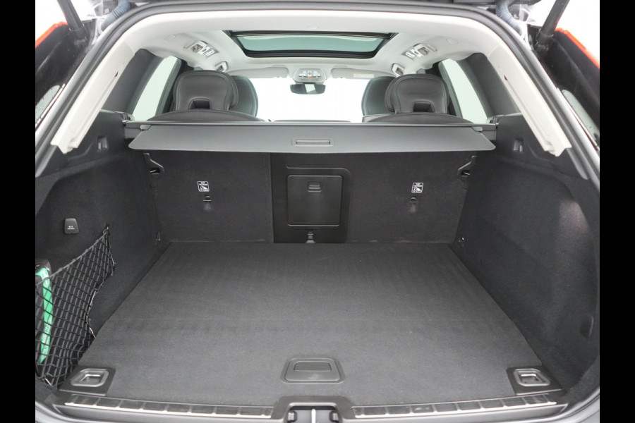 Volvo XC60 T6 AWD Inscription LONG RANGE PHEV 350pk | Panodak | Camera | Sportstoelen & Stuur Verwarmd | Google Assistent | Keyless | Apple Carplay | Virtual | Cruise Control | DAB | Plug In Hybrid |