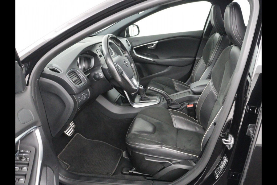 Volvo V40 1.5 T3 Polar+ Sport | Panoramadak | Stoelverwarming | Leder/Alcantara | Standkachel | Camera | Park Assist | Navigatie | Full LED | Keyless | Climate control | Bluetooth | Cruise control | R Design