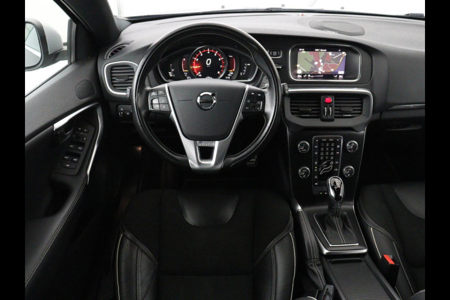 Volvo V40 1.5 T3 Polar+ Sport | Panoramadak | Stoelverwarming | Leder/Alcantara | Standkachel | Camera | Park Assist | Navigatie | Full LED | Keyless | Climate control | Bluetooth | Cruise control | R Design