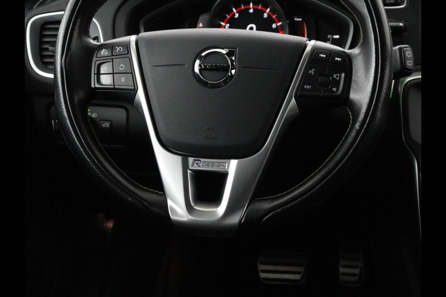 Volvo V40 1.5 T3 Polar+ Sport | Panoramadak | Stoelverwarming | Leder/Alcantara | Standkachel | Camera | Park Assist | Navigatie | Full LED | Keyless | Climate control | Bluetooth | Cruise control | R Design