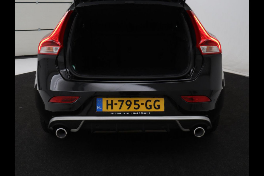 Volvo V40 1.5 T3 Polar+ Sport | Panoramadak | Stoelverwarming | Leder/Alcantara | Standkachel | Camera | Park Assist | Navigatie | Full LED | Keyless | Climate control | Bluetooth | Cruise control | R Design