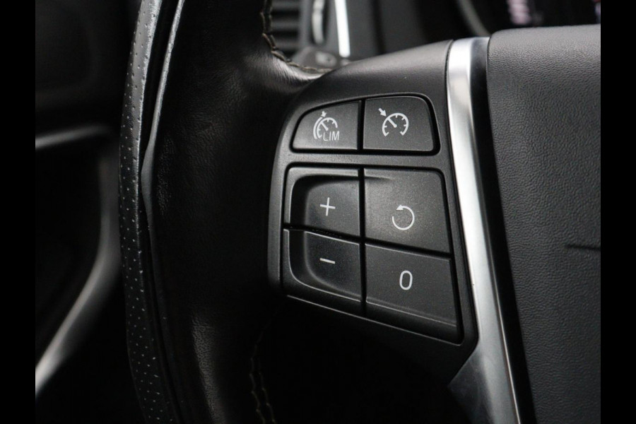 Volvo V40 1.5 T3 Polar+ Sport | Panoramadak | Stoelverwarming | Leder/Alcantara | Standkachel | Camera | Park Assist | Navigatie | Full LED | Keyless | Climate control | Bluetooth | Cruise control | R Design