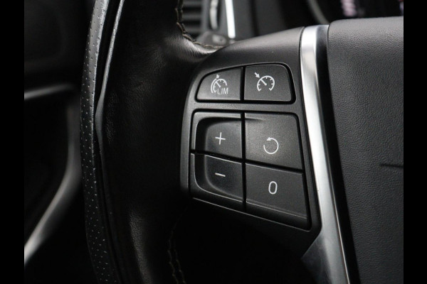 Volvo V40 1.5 T3 Polar+ Sport | Panoramadak | Stoelverwarming | Leder/Alcantara | Standkachel | Camera | Park Assist | Navigatie | Full LED | Keyless | Climate control | Bluetooth | Cruise control | R Design