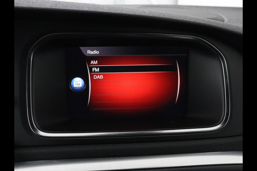 Volvo V40 1.5 T3 Polar+ Sport | Panoramadak | Stoelverwarming | Leder/Alcantara | Standkachel | Camera | Park Assist | Navigatie | Full LED | Keyless | Climate control | Bluetooth | Cruise control | R Design