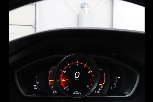 Volvo V40 1.5 T3 Polar+ Sport | Panoramadak | Stoelverwarming | Leder/Alcantara | Standkachel | Camera | Park Assist | Navigatie | Full LED | Keyless | Climate control | Bluetooth | Cruise control | R Design
