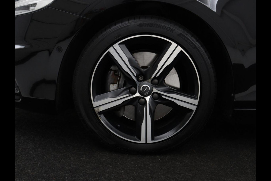 Volvo V40 1.5 T3 Polar+ Sport | Panoramadak | Stoelverwarming | Leder/Alcantara | Standkachel | Camera | Park Assist | Navigatie | Full LED | Keyless | Climate control | Bluetooth | Cruise control | R Design